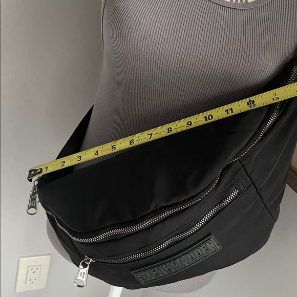 Crossbody bag Steve madden Blk with adjustable strap Good pre owned condition - Picture 2 of 7